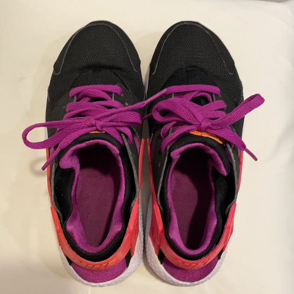 Nike Youth Sneakers - Picture 7 of 7